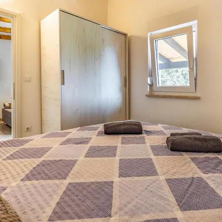 1 Bedroom Pet Friendly In *