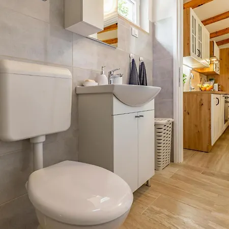1 Bedroom Pet Friendly In *