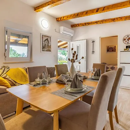 Holiday home In With Wifi Medulin